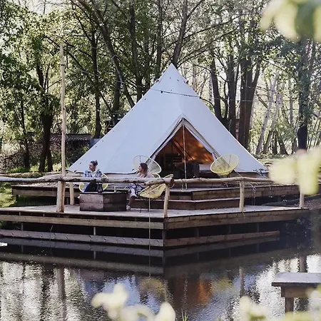 Pole Pole - Ijsbeer Glamping Lichtaart